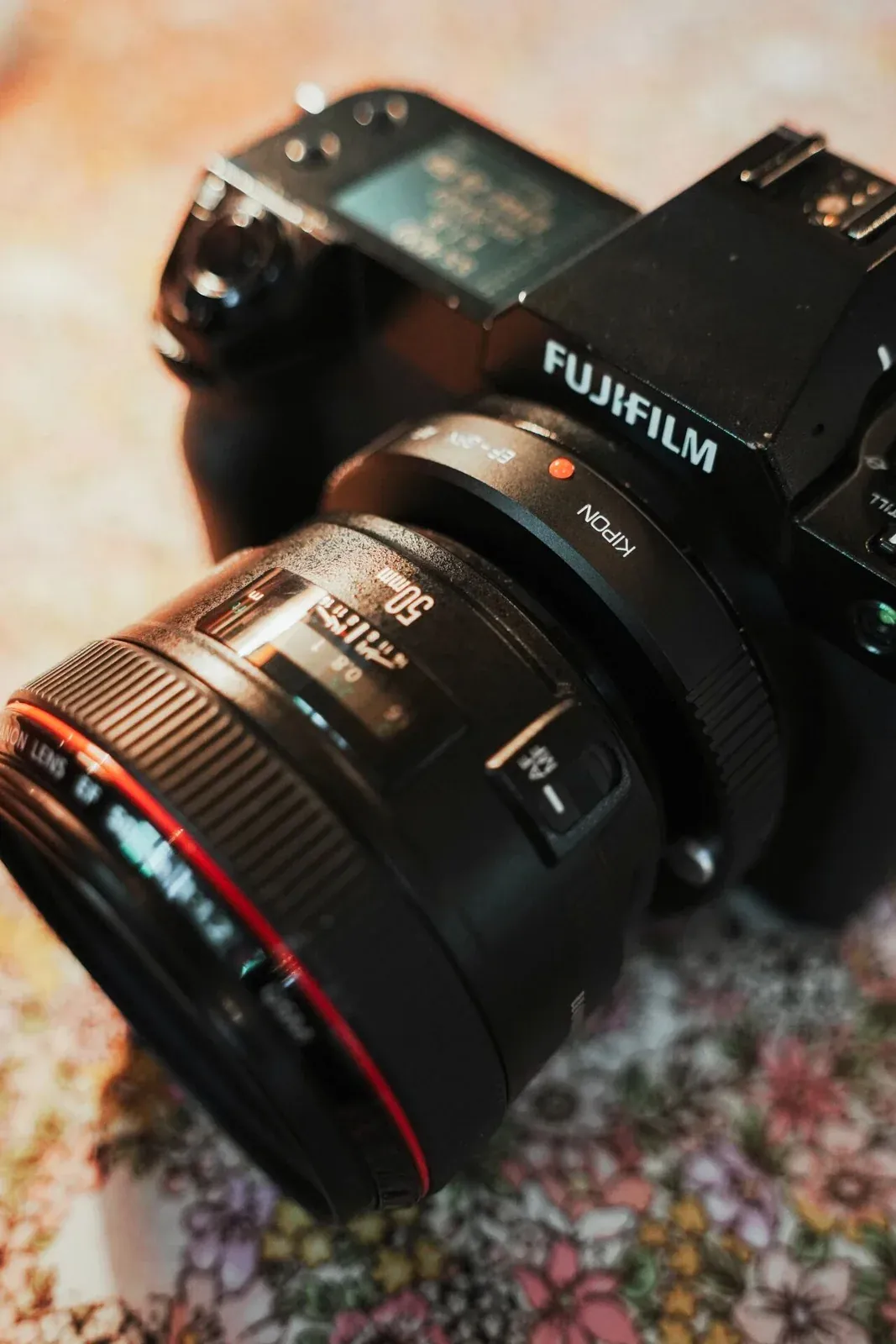 KIPON EF-GFX AFでCanon EF 50mm F1.2をGFX100Sへ装着した状態