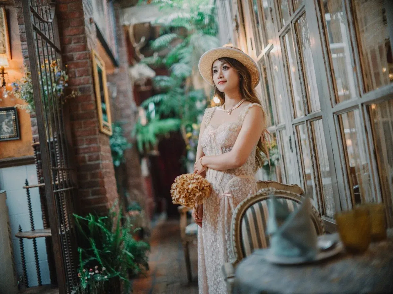 Canon EF 50mm F1.2をGFX100Sで使用した全身人物作例