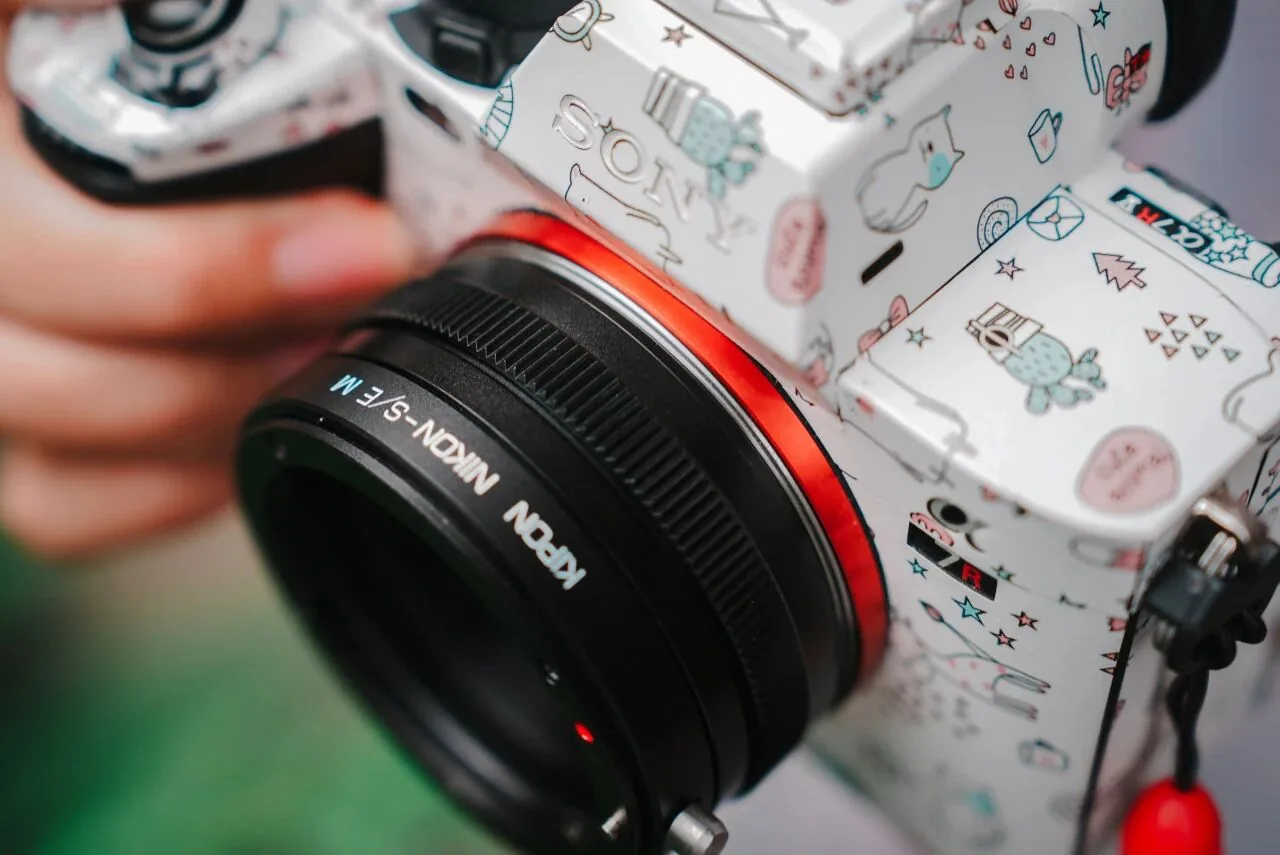 KIPON NIK-S/E Mを装着したSony A7R V