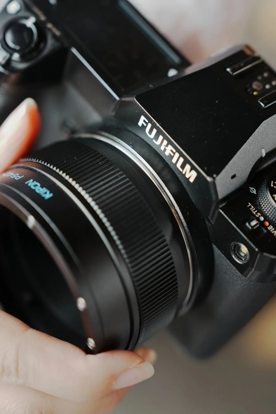 GFX100Sへ装着したPentax 645-GFX Mヘリコイドアダプター